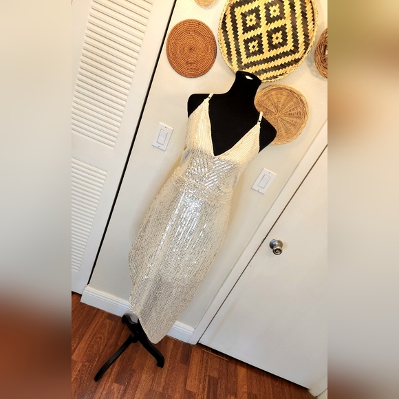 LAST ONE! Golden V-Neck Sequin Midi Dress - Picture 10 of 13